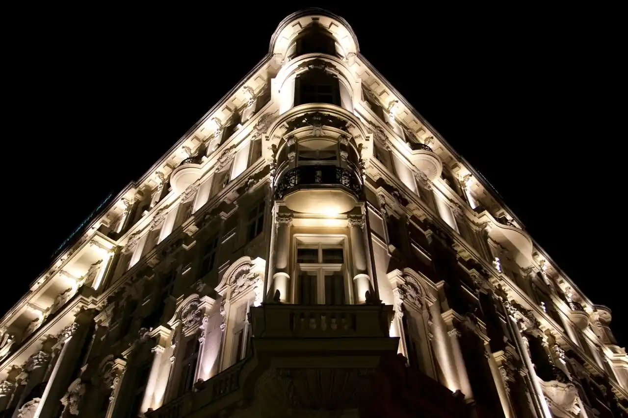 Luxusní hotel v České republice v noci